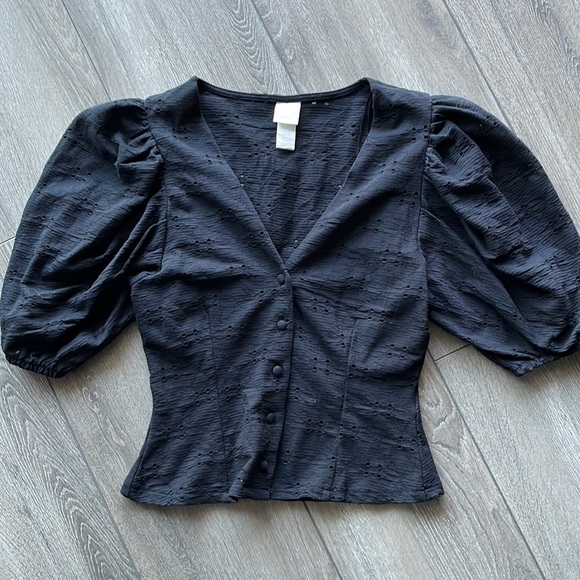 H&M | Black Eyelet Bubble Sleeve Top - Picture 1 of 5